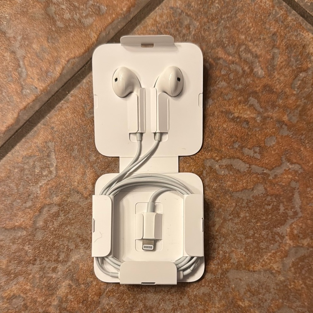 Brand new apple iPhone headphones